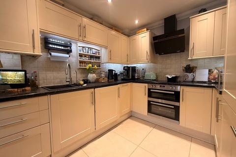 3 bedroom terraced house to rent, Gordon Road, Uckfield TN22