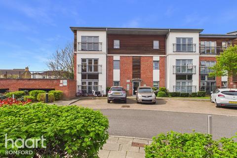 2 bedroom apartment for sale, Riverside Close, Romford