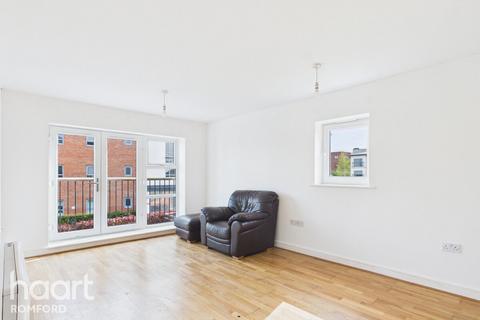 2 bedroom apartment for sale, Riverside Close, Romford