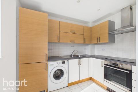 2 bedroom apartment for sale, Riverside Close, Romford