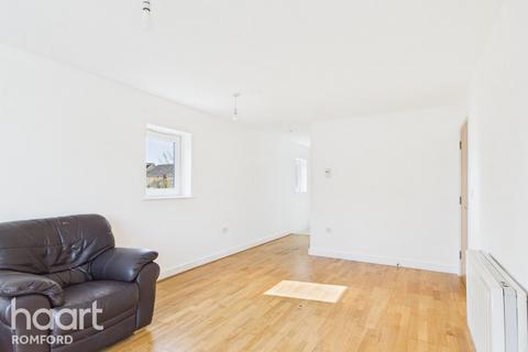 2 bedroom apartment for sale, Riverside Close, Romford