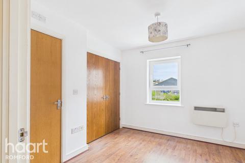 2 bedroom apartment for sale, Riverside Close, Romford