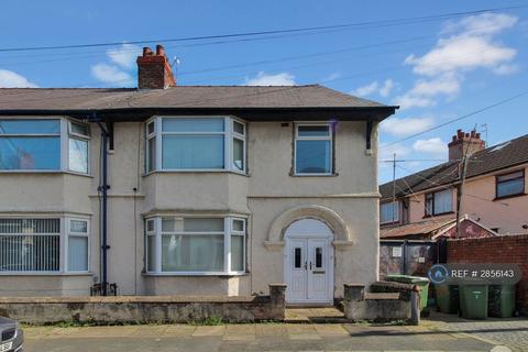3 bedroom end of terrace house to rent, Fieldside Road, Birkenhead, CH42