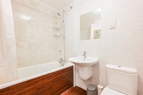 2 bedroom flat for sale, Quaker Street, Shoreditch, London, E1
