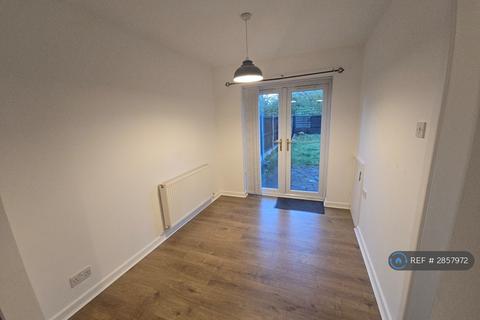 3 bedroom semi-detached house to rent, Herons Way, Bolton, BL2