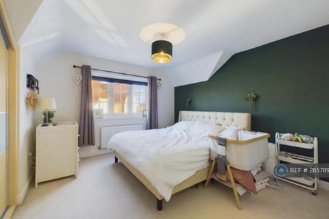 4 bedroom detached house to rent, Field Gate Close, St Neots, PE19