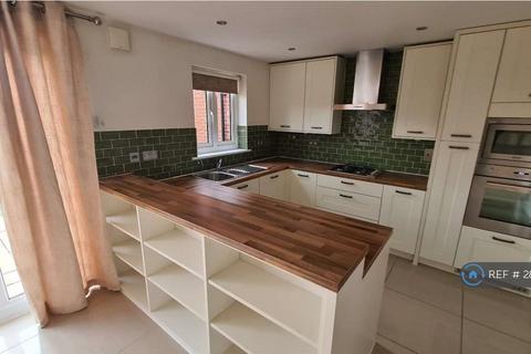 4 bedroom detached house to rent, Field Gate Close, St Neots, PE19