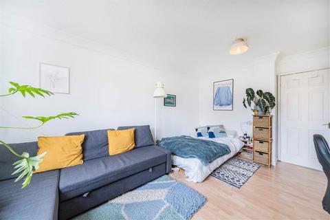 3 bedroom terraced house for sale, Chilton Street, London E2