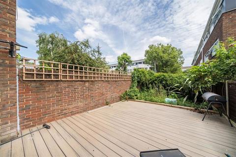 3 bedroom terraced house for sale, Chilton Street, London E2