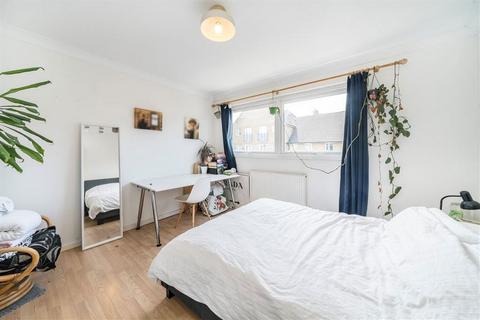 3 bedroom terraced house for sale, Chilton Street, London E2