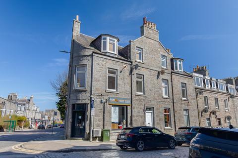 3 bedroom flat to rent, Rosemount Place, Aberdeen