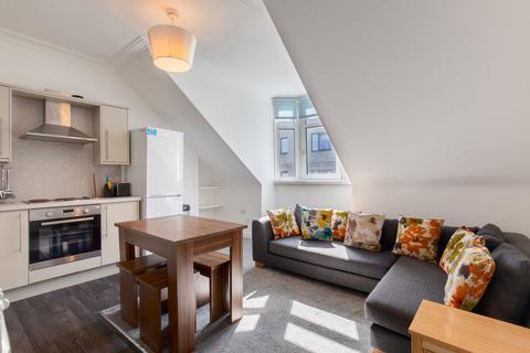 3 bedroom flat to rent, Rosemount Place, Aberdeen