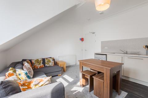 3 bedroom flat to rent, Rosemount Place, Aberdeen
