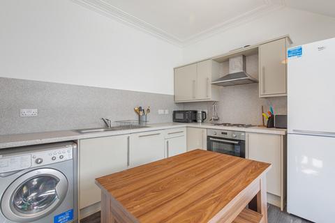 3 bedroom flat to rent, Rosemount Place, Aberdeen