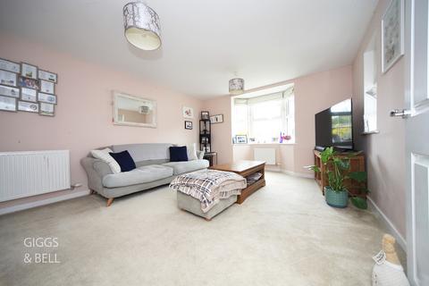 4 bedroom detached house for sale, Cassidy Close, Luton, Bedfordshire, LU2 7FW