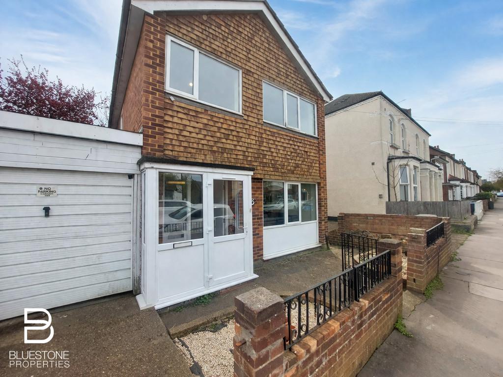 Woodside Road, Woodside 3 bed detached house to rent - £2,050 pcm (£473 pw)