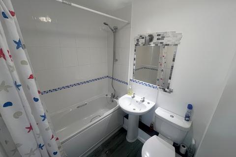 2 bedroom flat to rent, Avonmouth Road, Bristol, BS11