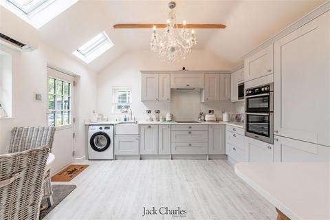 4 bedroom barn conversion for sale, Birling Road, Leybourne, West Malling