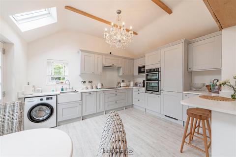 4 bedroom barn conversion for sale, Birling Road, Leybourne, West Malling