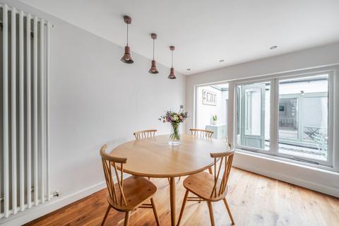 3 bedroom flat for sale, Shuttleworth Road, London, SW11