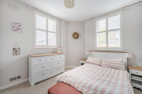 3 bedroom flat for sale, Shuttleworth Road, London, SW11