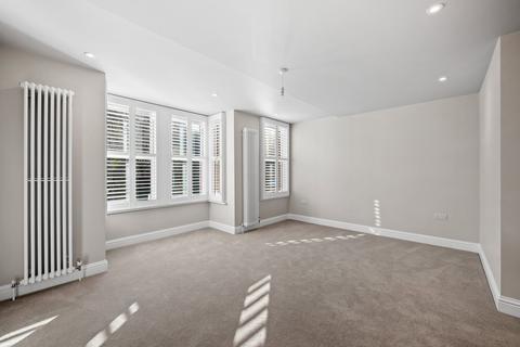 3 bedroom apartment to rent, Dunstans Road, London SE22