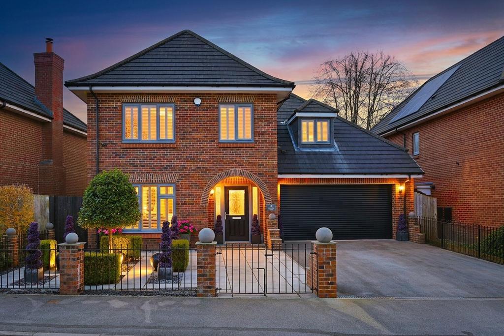 4 bedroom detached house for sale