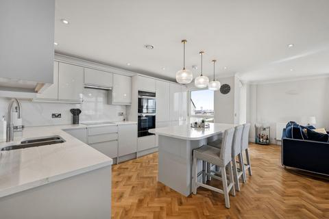3 bedroom apartment for sale, Blake House, Gunwharf Quays, Hampshire