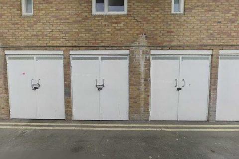 Garage to rent, Cadbury Way, London SE16
