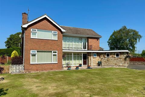 4 bedroom detached house for sale, Three Elms Road, Hereford