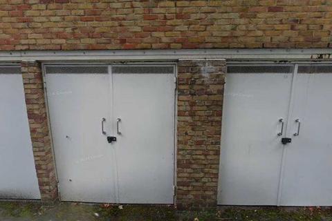 Garage to rent, Drappers Way, London SE16
