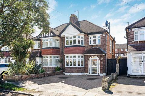 Gloucester Gardens, Cockfosters, EN4