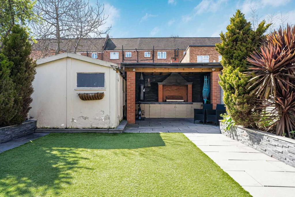 Garage to rear