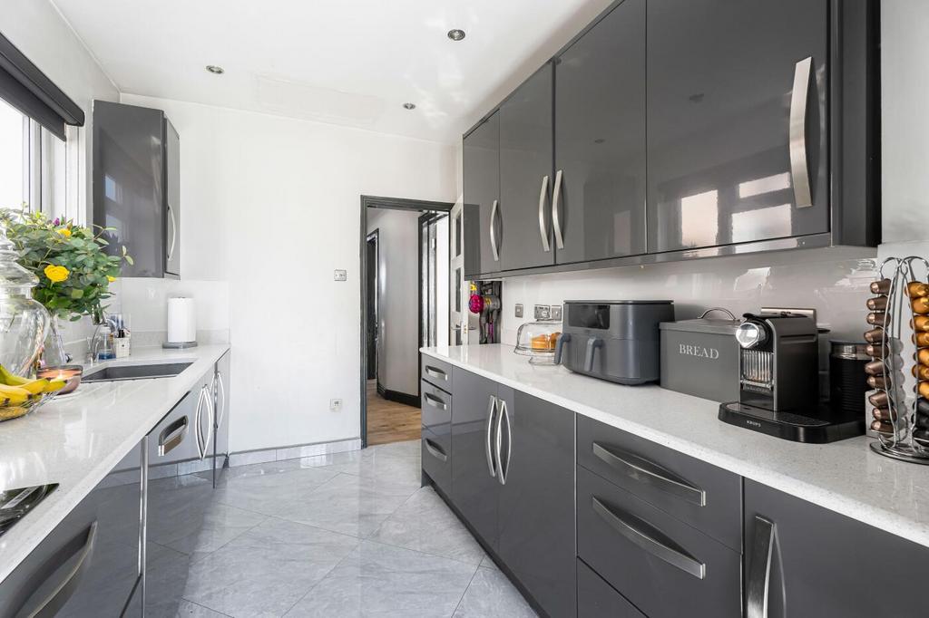 KITCHEN (pic 2)