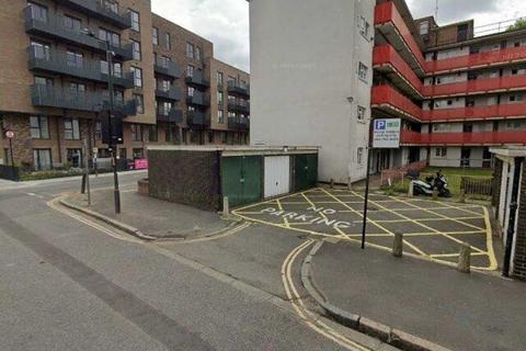 Garage to rent, Linsey Street, London SE16