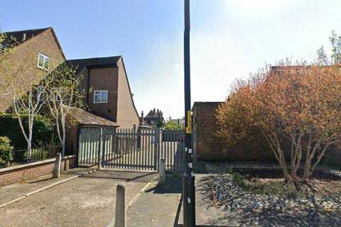 Garage to rent, Alberta Street, London SE17