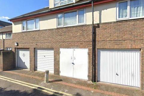 Garage to rent, Hazel Way, London SE1