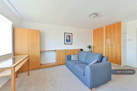 Studio to rent, Stretford Court, London, SW19