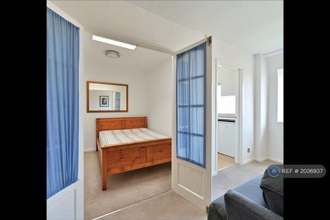 Studio to rent, Stretford Court, London, SW19