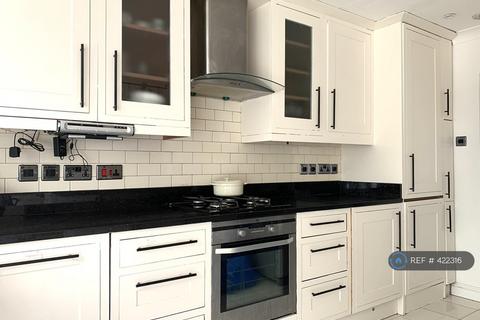 4 bedroom detached house to rent, Westbourne Avenue, London, W3