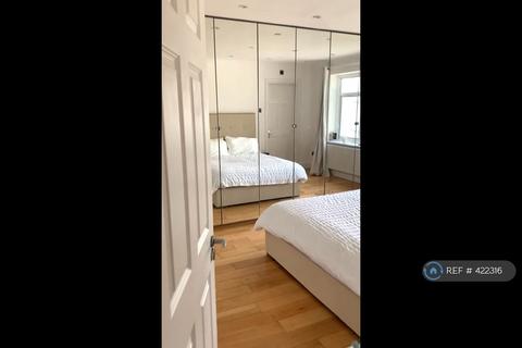 4 bedroom detached house to rent, Westbourne Avenue, London, W3