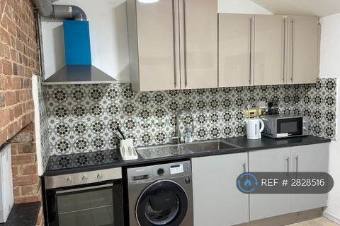 1 bedroom flat to rent, High Road, Chigwell, IG7