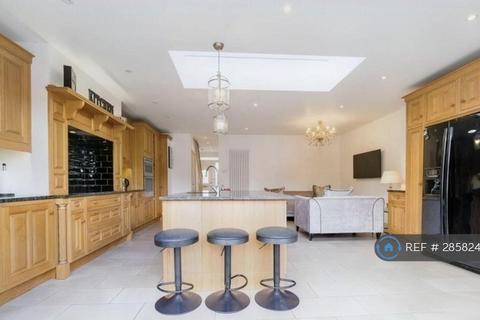 1 bedroom in a house share to rent, Seaforth Close, Romford, RM1