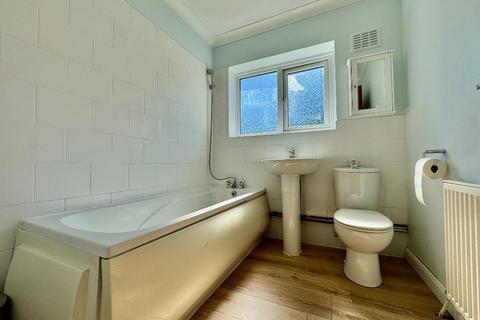 2 bedroom flat for sale, Stockwood Crescent, Luton, LU1