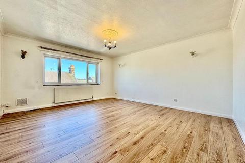 2 bedroom flat for sale, Stockwood Crescent, Luton, LU1