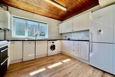 2 bedroom flat for sale, Stockwood Crescent, Luton, LU1