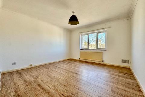 2 bedroom flat for sale, Stockwood Crescent, Luton, LU1