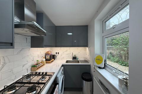 1 bedroom flat to rent, Benwell Road, London