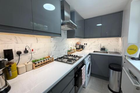 1 bedroom flat to rent, Benwell Road, London