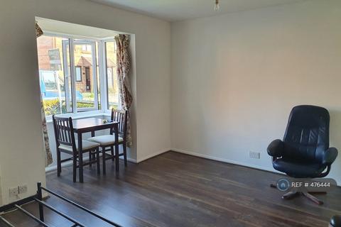 Studio to rent, Hawthorn Crescent, West Drayton, UB7